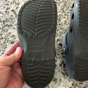 Crocs size 5 men’s 7 women’s grey. Great condition!